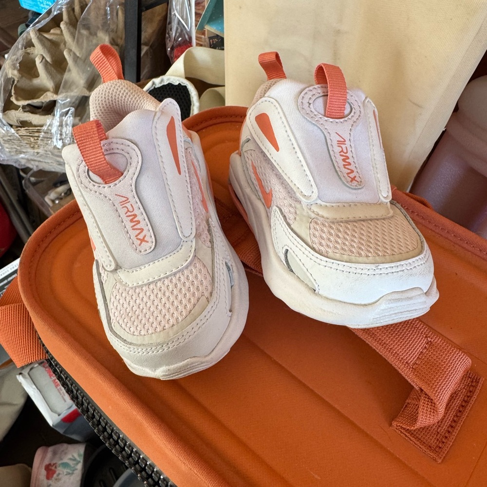 White size 6 c Nike Air Max